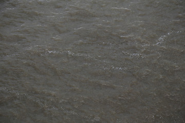 blick auf das wasser der elbe