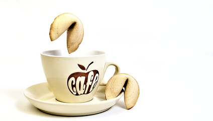 Taza de café con galletas de la suerte