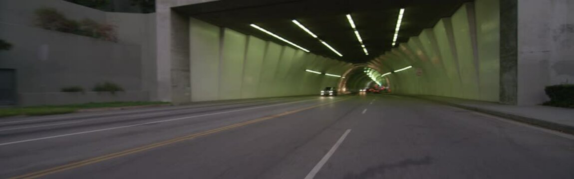 Front view of a Driving Plate: Car turns right from Figueroa Street in Los Angeles to enter the 2nd Street tunnel, continues on 2nd Street to turn right onto Spring Street, and travels on Spring Street to 3rd Street.