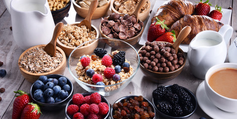 Different sorts of breakfast cereal products and fresh fruits