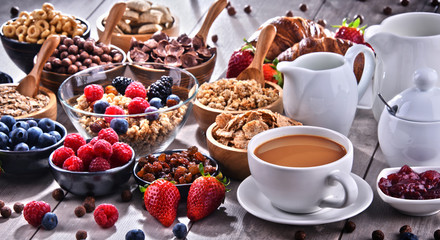 Different sorts of breakfast cereal products and fresh fruits