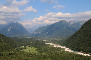 Fototapeta na wymiar Slowenien, Aussicht vom Boka Wasserfall
