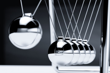 Balancing balls newton's cradle