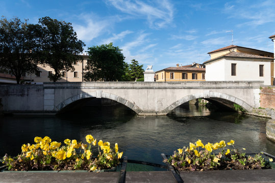 an der historischen M&uuml;hle in Portogruaro am Fluss Lemene