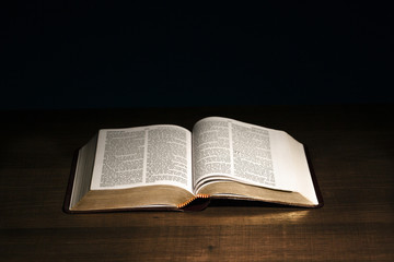 Obraz premium The Holy Bible on a desk
