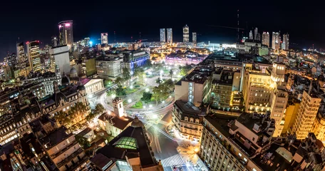 Fotobehang Stad van Buenos Aires bij nacht © nickalbi