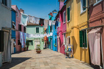 Fototapeta na wymiar Venice Colorful Alley