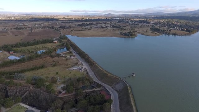 Video a&eacute;reo de la Presa de San Miguel Regla, Hidalgo.