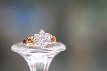 flower diamond on gold ring