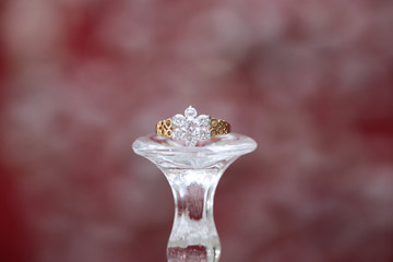 flower diamond on gold ring