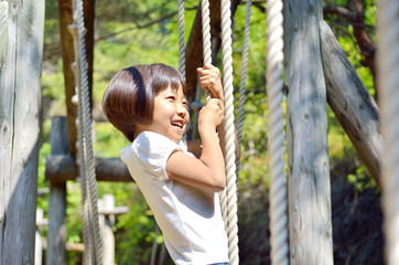 Obraz premium アスレチックを楽しむ女の子