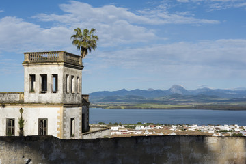 Bornos, pueblo de la Sierra de Cádiz , vista del pantano desde la parte más alta del pueblo