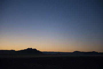 Fototapeta na wymiar Dünenlandschaft von Sossusvlei (Namibia) - Abendstimmung