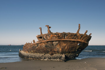 Uraltes Schiffswrack in Walfischbucht (Namibia)