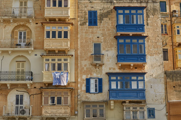 Fototapeta na wymiar Typical and traditional colorful architecture and houses in Valletta in Malta