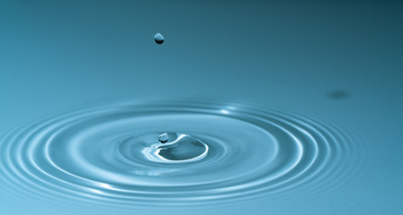 Falling water drop splash