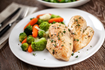 Grilled chicken breast with mixed vegetables