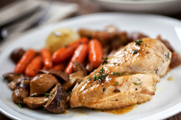 Grilled chicken breast with mushrooms and carrots