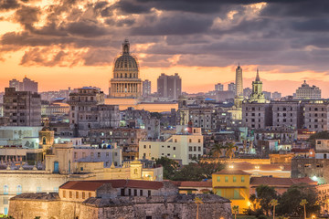 De skyline van de binnenstad van Havana, Cuba.
