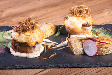  Жаркое из свинины и бекона. Запеченная свинина с овощами и зеленью. Roast pork and bacon. Roast pork with vegetables and herbs