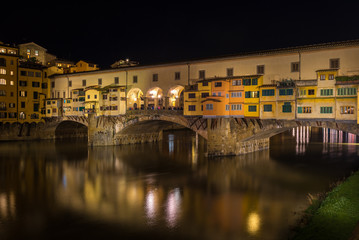 Fototapeta premium Ponte Vecchio Bridge at night, Florence, Italy