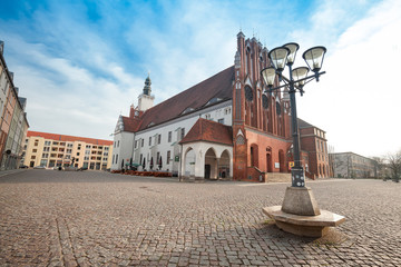 Obraz premium Market square and Town Hall in Frankfurt (Oder) on morning