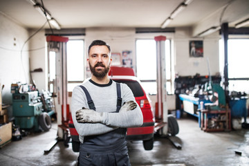 Fototapeta na wymiar Portrait of a man mechanic in a garage.