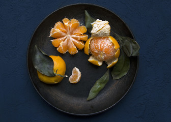 Tangerines on black plate 