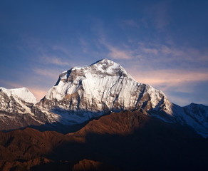 Panorama van de berg Dhaulagiri - uitzicht vanaf Poon Hill in de Nepalese Himalaya