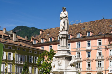 Obraz premium Statue von Walther von der Vogelweide