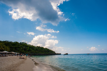 Fototapeta na wymiar Walking the Beach in Roatan, Honduras