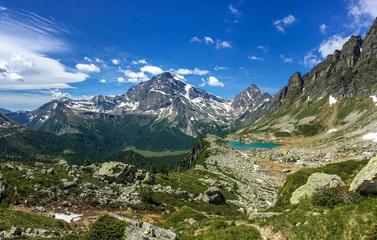 Fototapeta premium Vista su Lago Bianco e Monte Leone, Parco Naturale Veglia-Devero, Piemonte