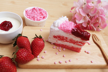 Strawberry yoghurt cake