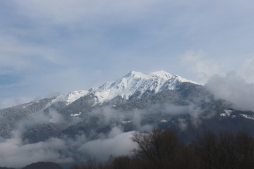 Naklejka na ściany i meble Auvergne-Rhône- Alpes - Savoie - Massif de la Lauzière dans les nuages