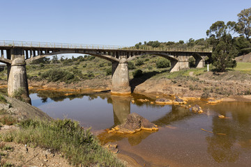 Fototapeta na wymiar Puente Gadea sobre el río Tinto, Villarrasa (Huelva).