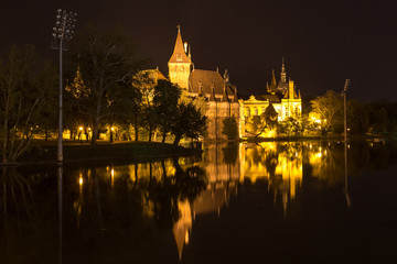 Fototapeta na wymiar water castle vajdahunyad budapest hungary at night