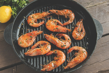 grill fried shrimps in a grill pan close-up top view