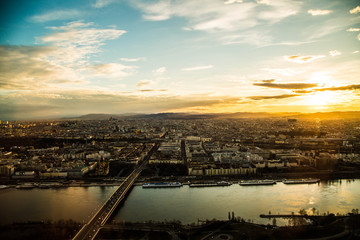 Fototapeta na wymiar Panorama von Wien bei Sonnenuntergang