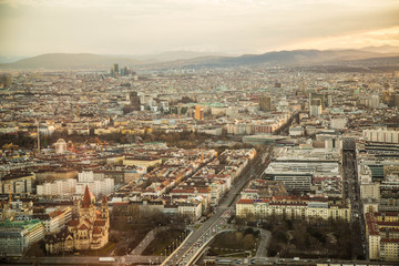 Fototapeta premium Panorama von Wien bei Sonnenuntergang