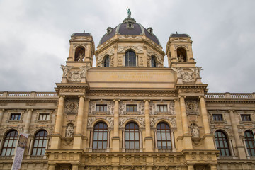 Fototapeta na wymiar Sehenswürdigkeiten Wien: Naturhistorisches und Kunsthistorisches Museum