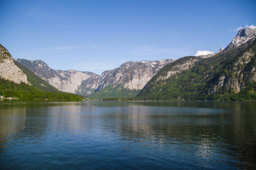 Fototapeta na wymiar Scenic view of the famous Hallstatt lake