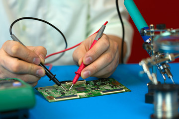 Repair of electronic devices. Measurements of electrical parameters by a multimeter.