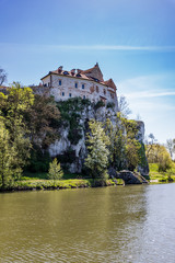 Naklejka premium L'Abbaye de Tyniec vue depuis un bateau sur Le Vistule