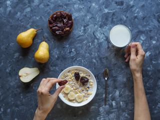 Granola with pears, bananas, oatmeal and dates. 