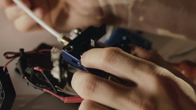 Process of repairing a printhead. Full HD