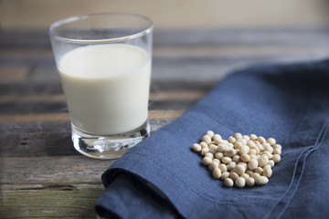 Dry Soybeans with Soy Milk