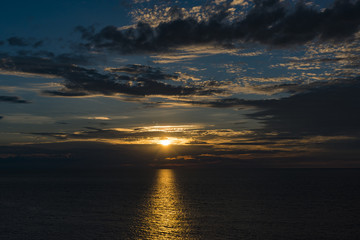 Obraz premium 日本海の夕暮れ 瀬波海岸