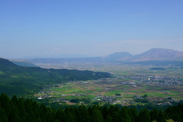 阿蘇外輪山の大観峰から見た阿蘇市内と内牧温泉街