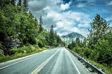 Fototapeta premium The White Pass and Yukon Route on train passing through vast landscape