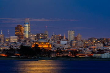 Fototapeta premium Panorama of San Francisco Downtown at twilight viewed from Marina District